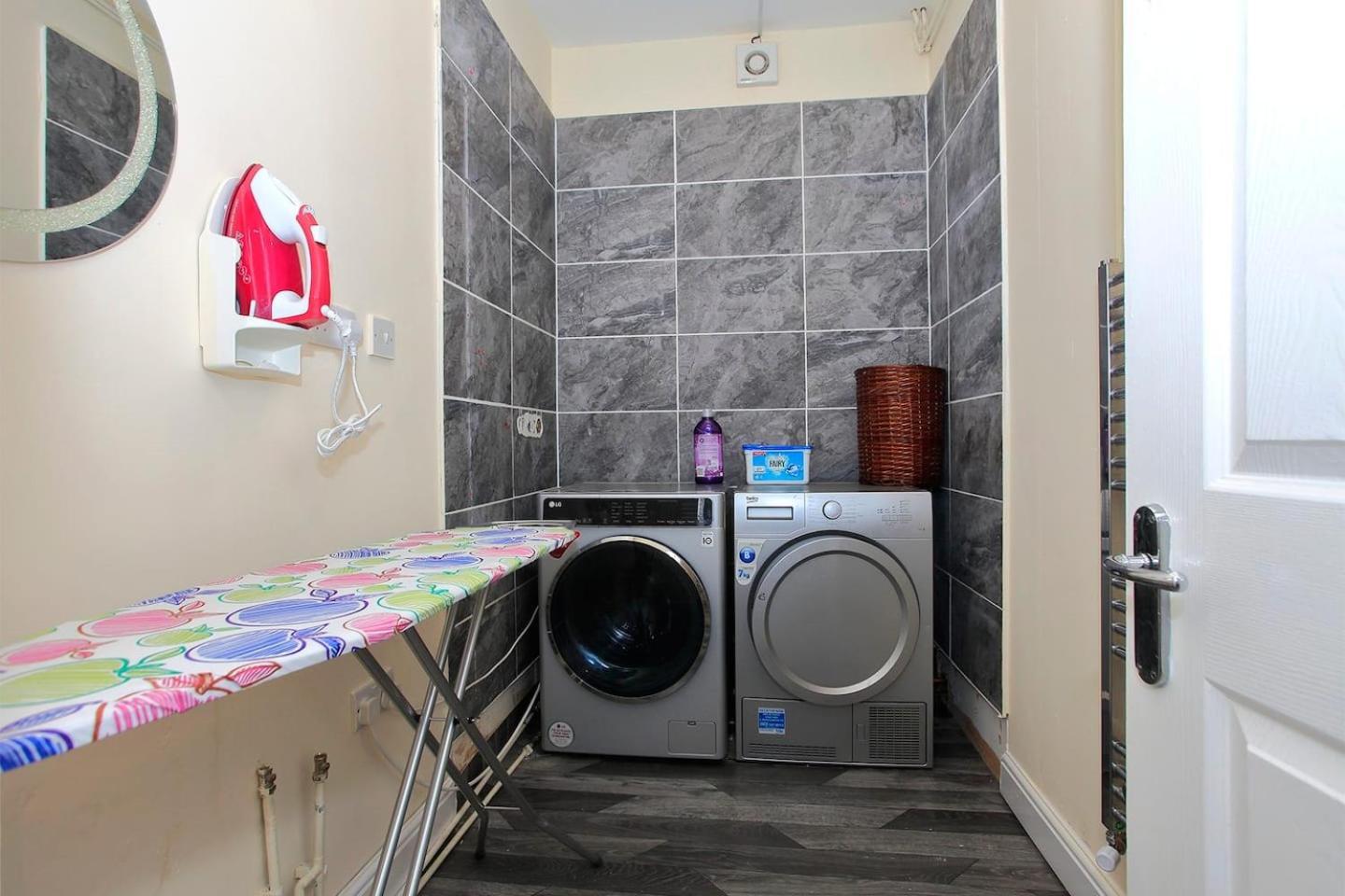Luxury Hot Tub Entertainment Room Central Park Peterborough Zewnętrze zdjęcie